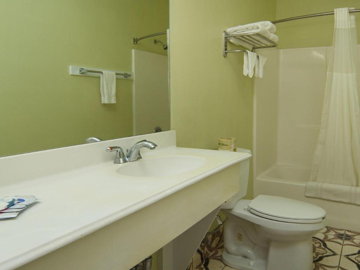 וות'רפורד Quality One Motel מראה חיצוני תמונה