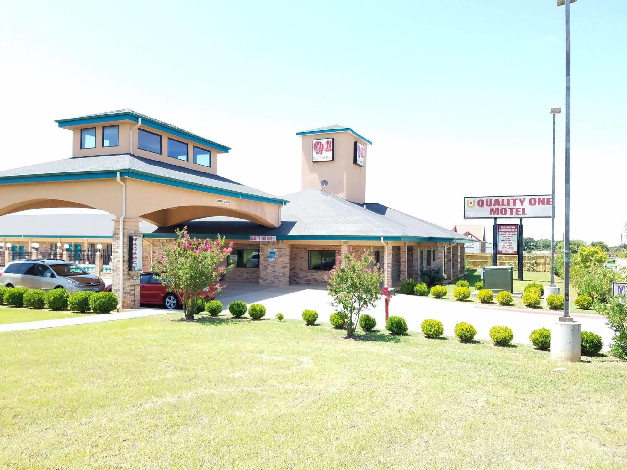 וות'רפורד Quality One Motel מראה חיצוני תמונה